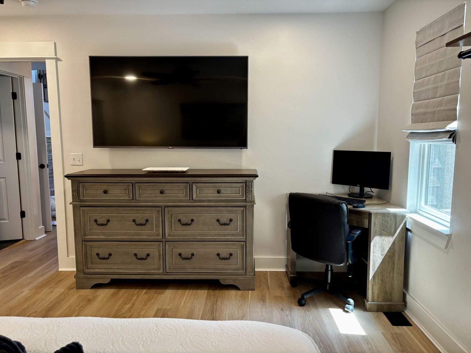 The desk and office chair